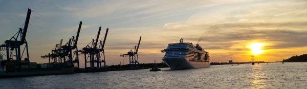 Foto: Hafen im Sonnenuntergang